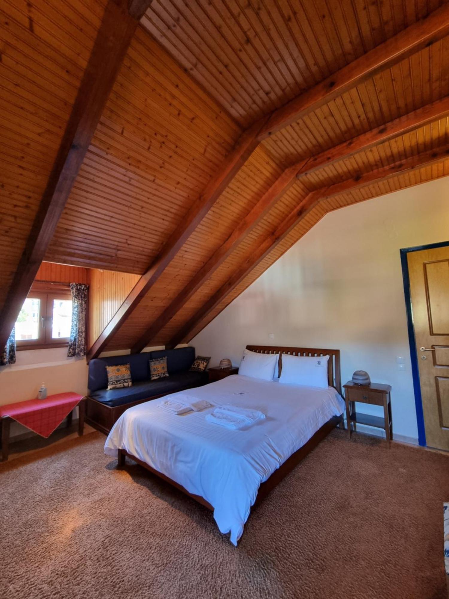 Kalavrita Krinides Apartment And Attics Room photo
